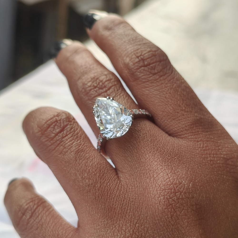 6.5 Carat IGI Pear Cut Platinum Diamond Ring! - Picture 4 of 16
